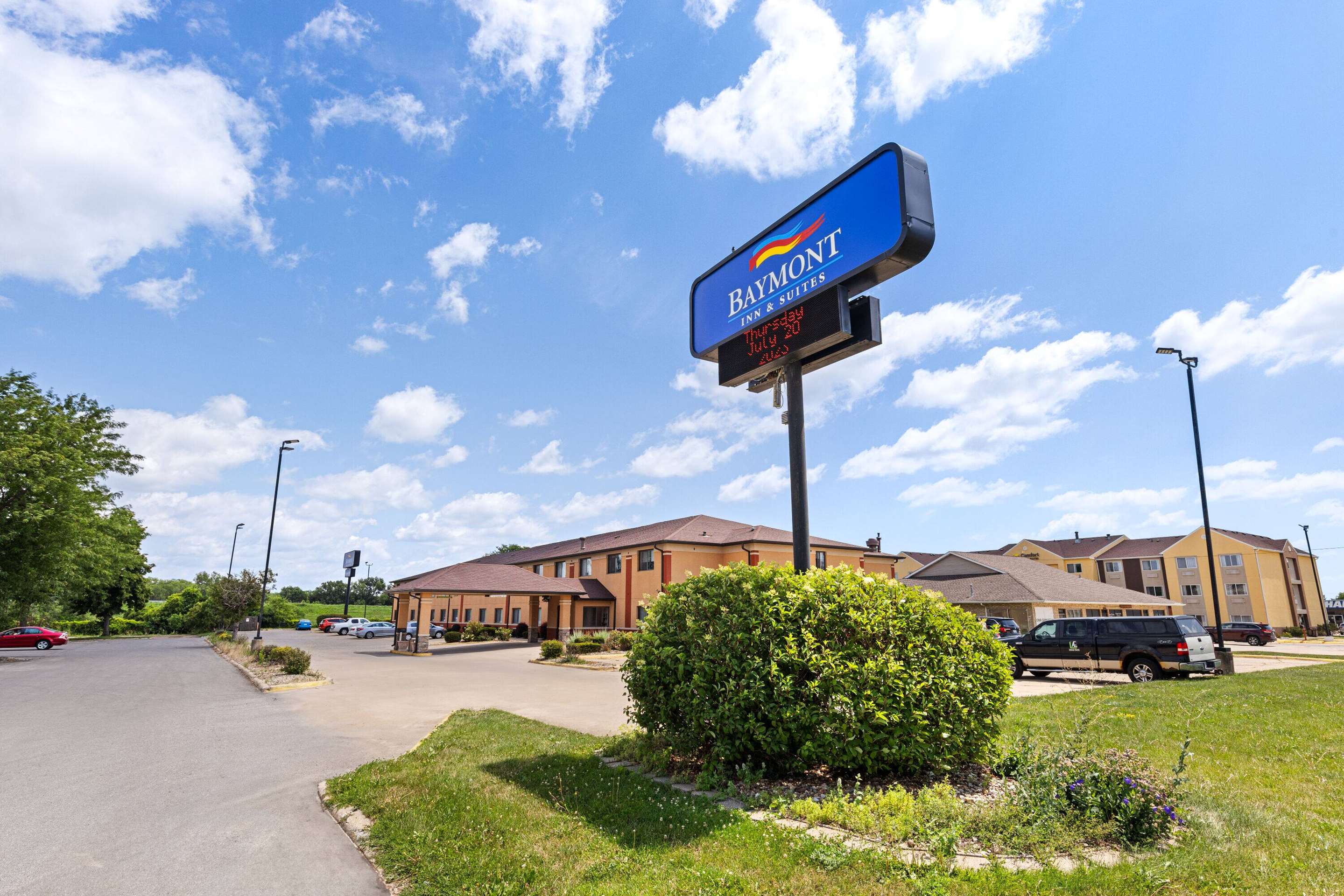 Exterior | Baymont by Wyndham Waterloo