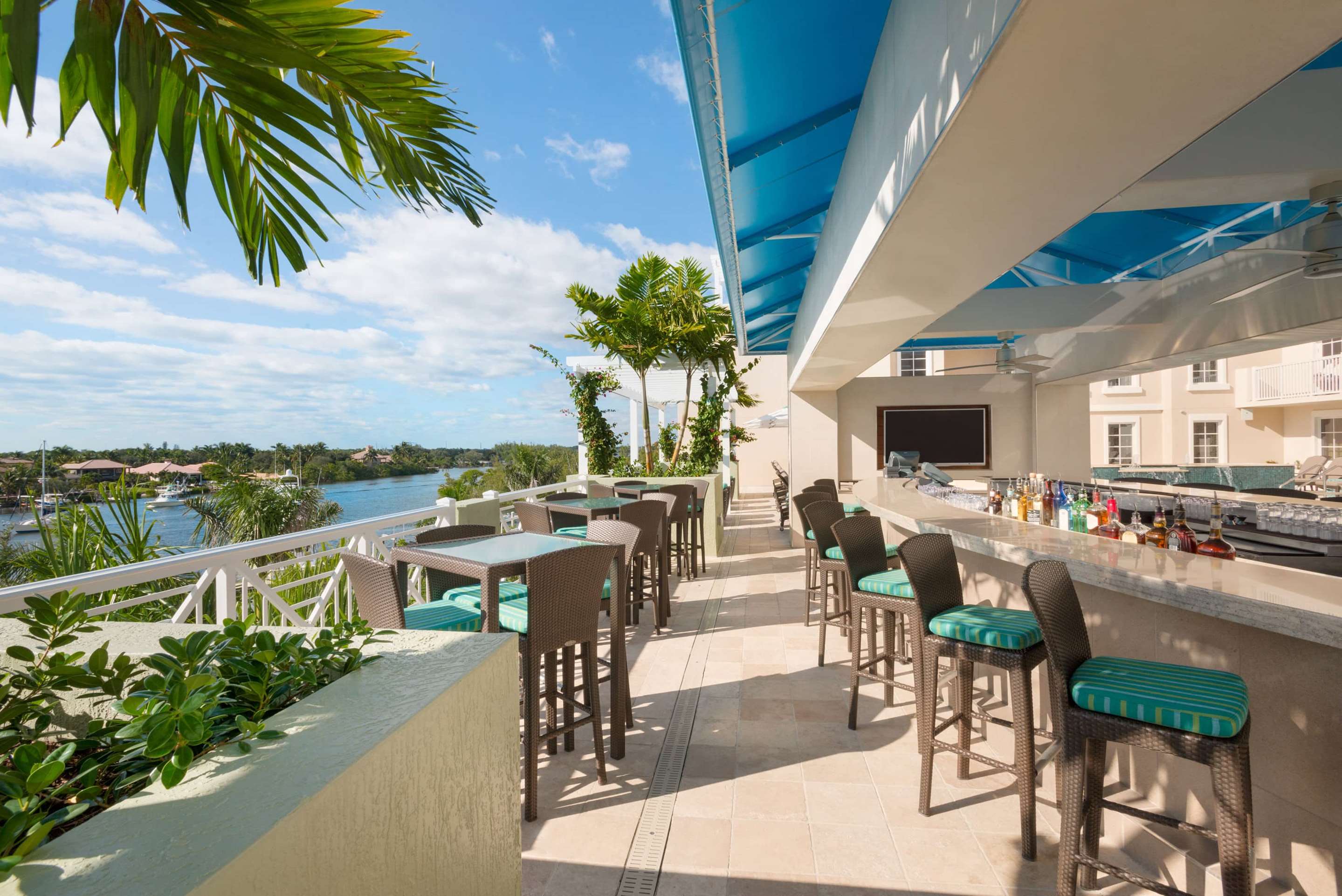 Pool Bar | Wyndham Grand Jupiter at Harbourside Place