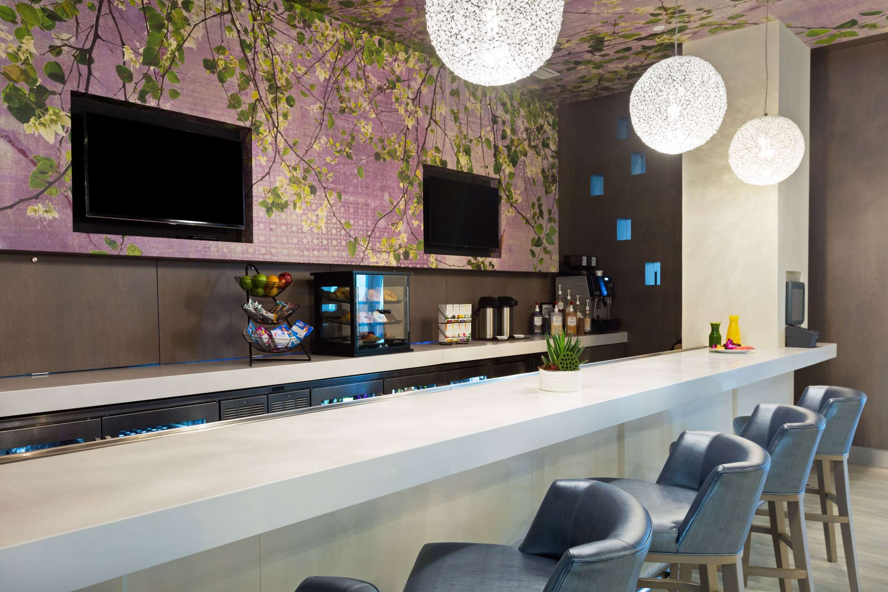 Breakfast Area | Wyndham Grand Jupiter at Harbourside Place