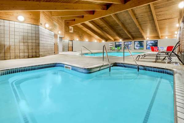Pool - Baymont Inn & Suites Marshalltown