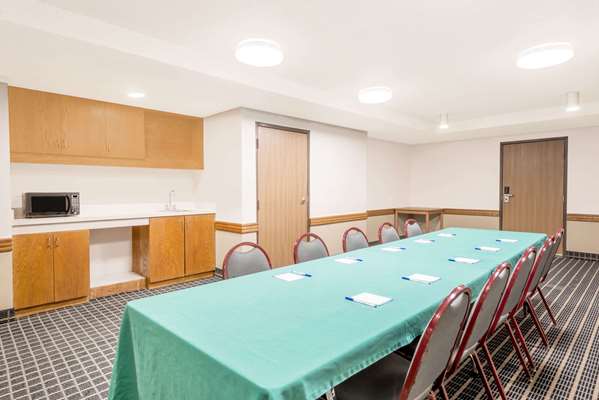 Suite - Baymont Inn & Suites Marshalltown