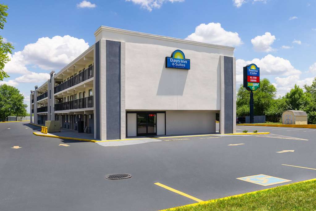 Days Inn & Suites Indianapolis Arpt East