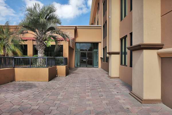 Exterior view - Ramada Hotel & Conference Center Baymeadows JAX - I-95, Exit 341