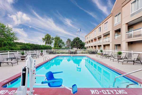 Pool - Baymont Inn & Suites East Kalamazoo - I-94, Exit 80