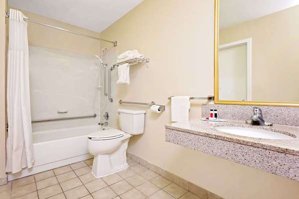  - Baymont Inn & Suites East Kalamazoo - I-94, Exit 80