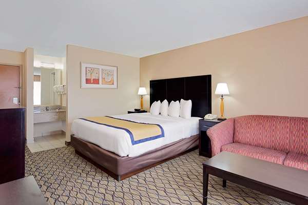  - Baymont Inn & Suites East Kalamazoo - I-94, Exit 80