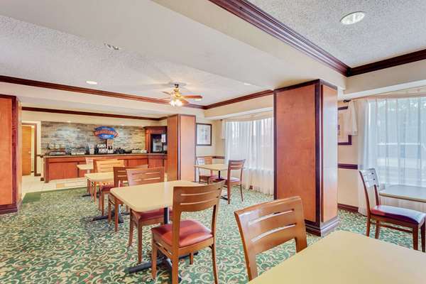  - Baymont Inn & Suites East Kalamazoo - I-94, Exit 80
