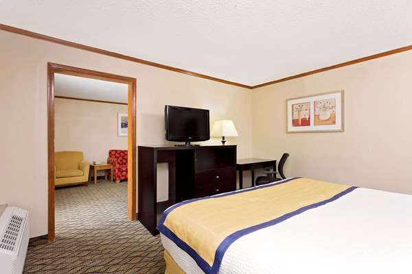 Suite - Baymont Inn & Suites East Kalamazoo - I-94, Exit 80