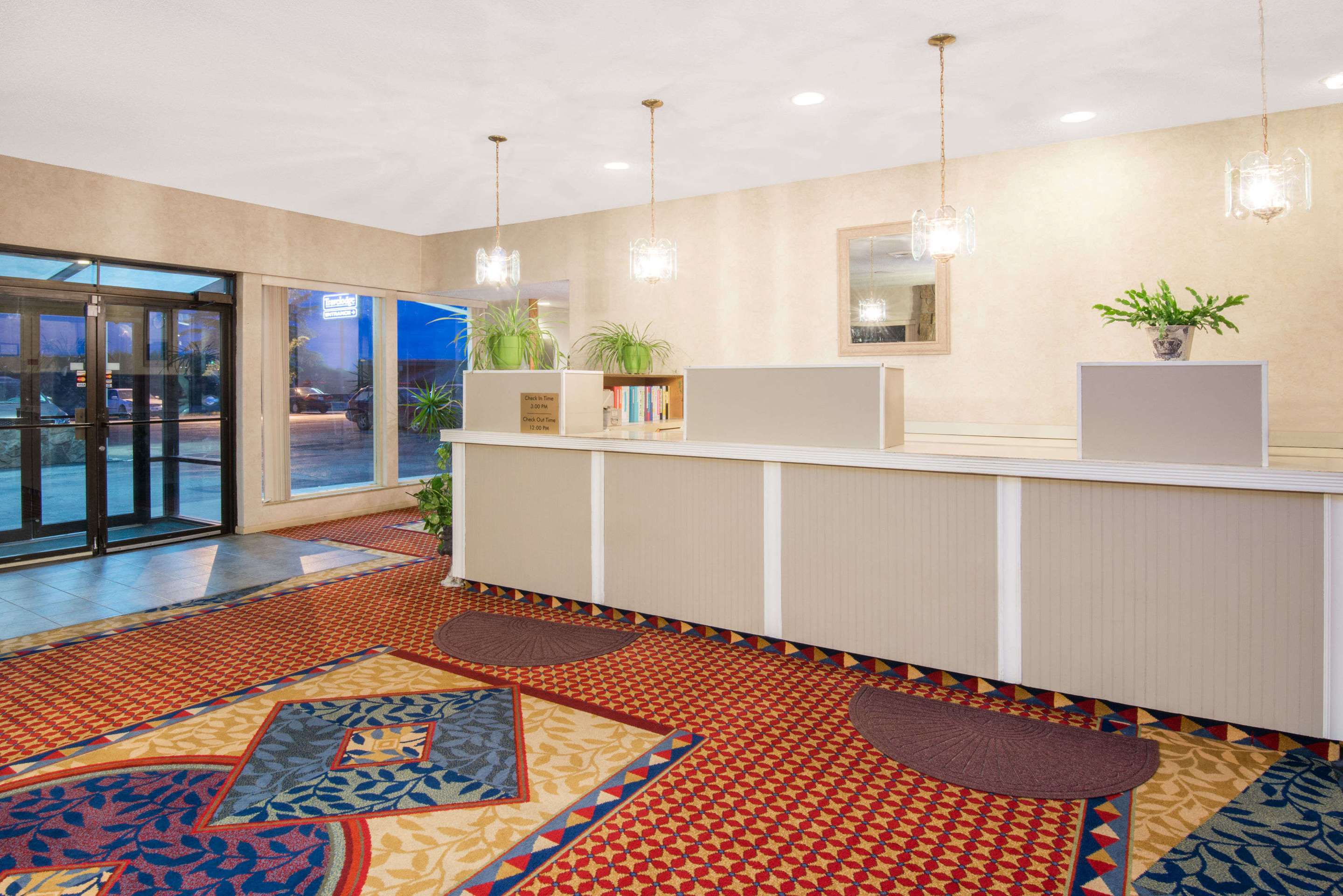 Lobby | Travelodge by Wyndham Laramie