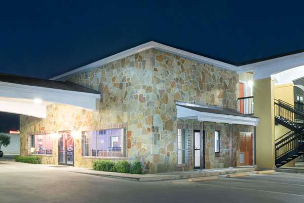 Exterior view - Super 8 Motel Northeast San Antonio - I-35 & I-410, Exit 164B