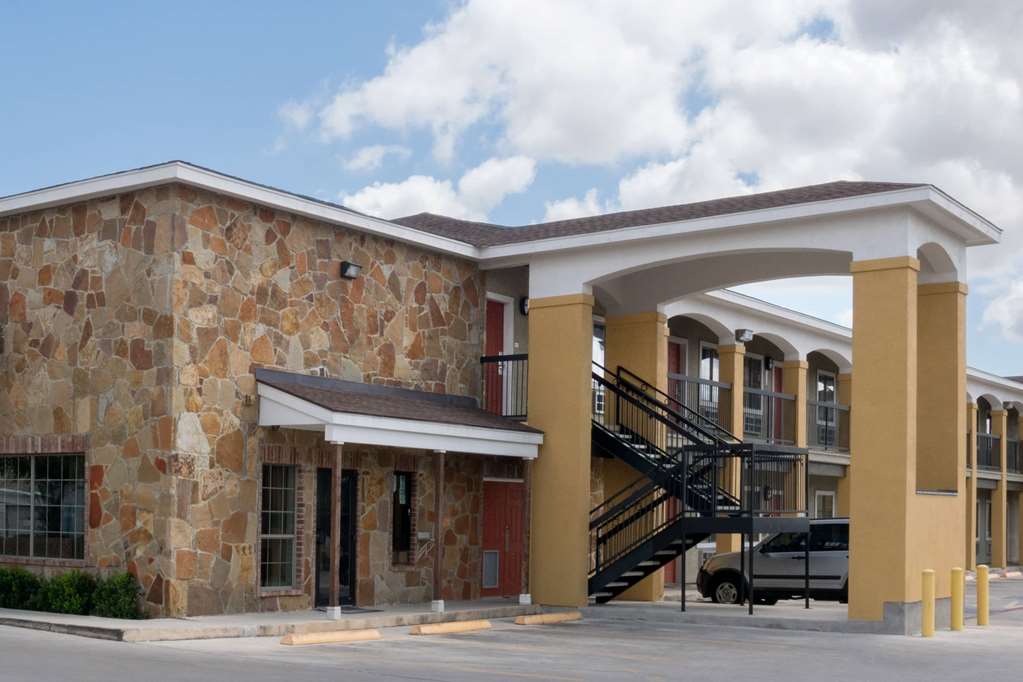 Super 8 San Antonio near Ft Sam Houston