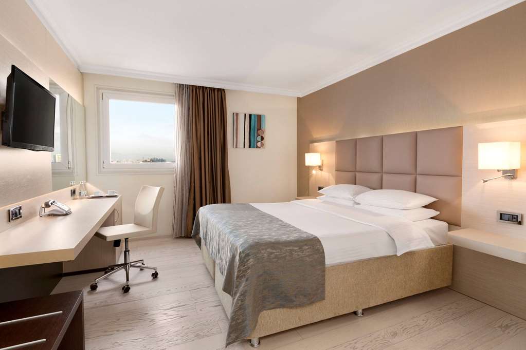 RAMADA BY WYNDHAM SOFIA CITY CENTER-guestroom-Guest Room,On-Site.jpg