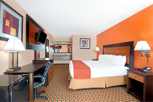  - Days Inn Independence - I-70, Exit 12