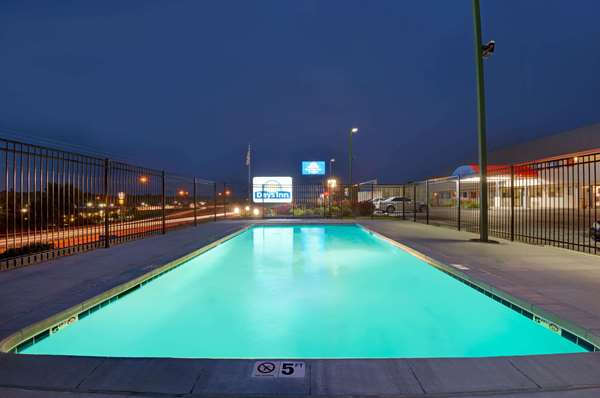 Pool - Days Inn Independence - I-70, Exit 12