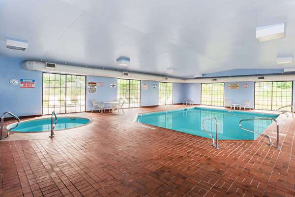 Pool - Baymont Inn & Suites Michigan City
