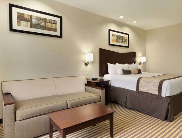 Suite - Baymont Inn & Suites Victoria