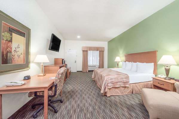  - Baymont Inn & Suites Pearsall