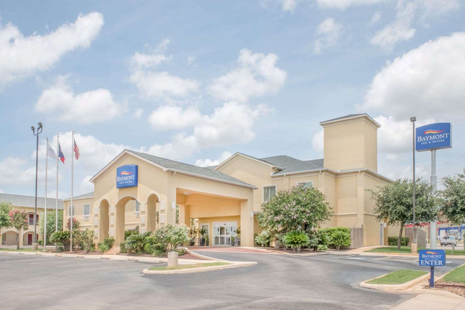 Baymont Inn & Suites Pearsall, TX See Discounts