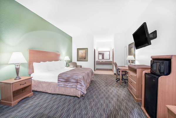  - Baymont Inn & Suites Pearsall