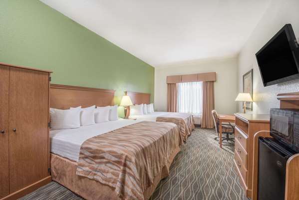 - Baymont Inn & Suites Pearsall