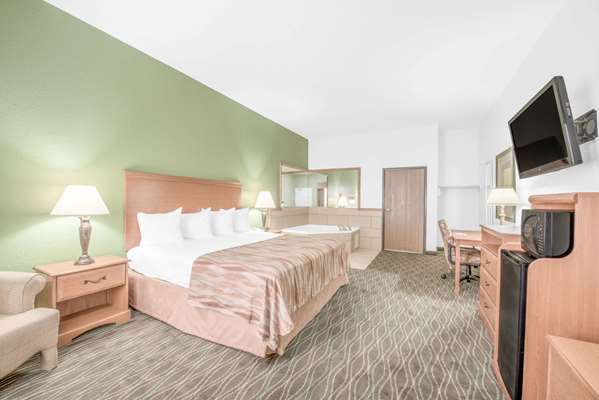  - Baymont Inn & Suites Pearsall