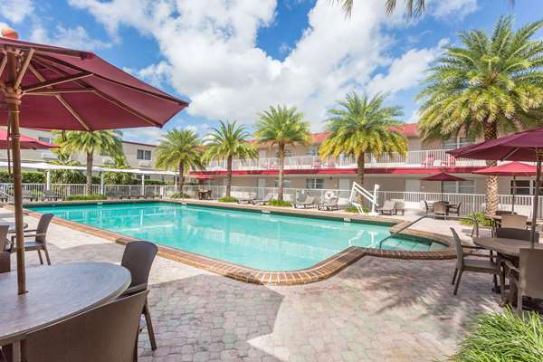 Pool - Ramada Hotel Miami Airport Miami Springs