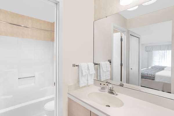  - Hawthorn Suites by Wyndham Green Bay