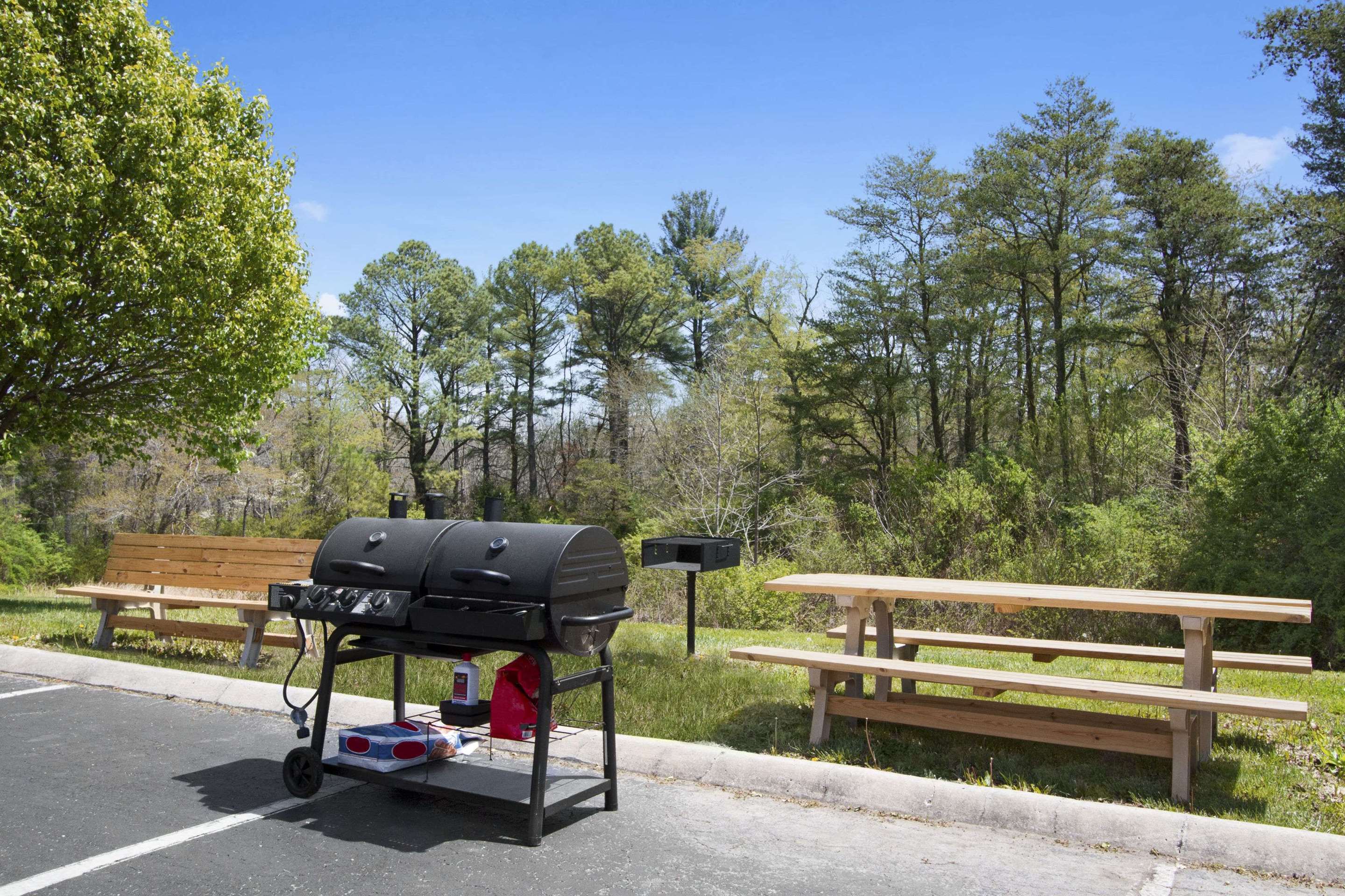 Barbecue | Baymont by Wyndham Crossville
