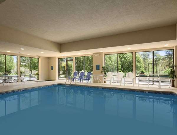 Pool - Baymont Inn & Suites Crossville - I-40, Exit 317