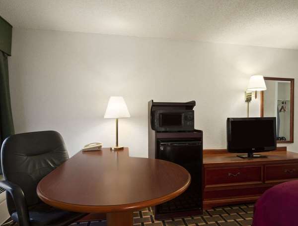  - Baymont Inn & Suites Crossville - I-40, Exit 317
