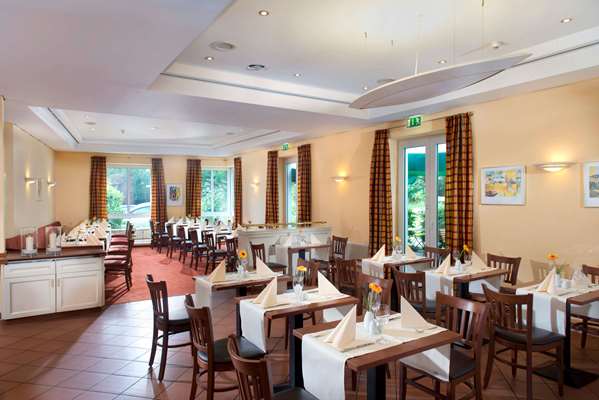 Dining,Dining Area,Restaurant,On-Site