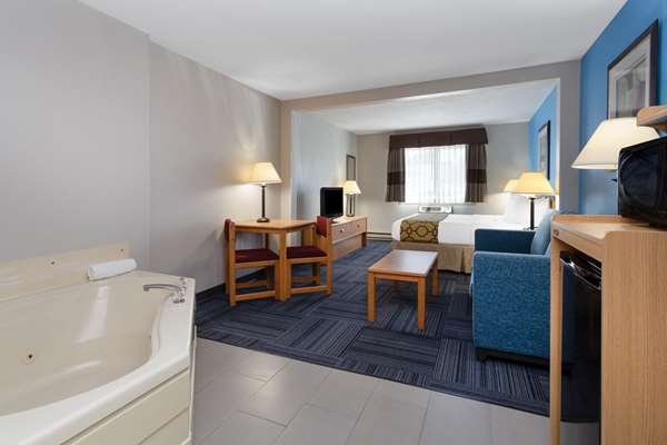 Suite - Baymont Inn & Suites Marinette