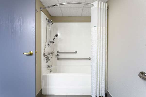  - Baymont Inn & Suites Marinette