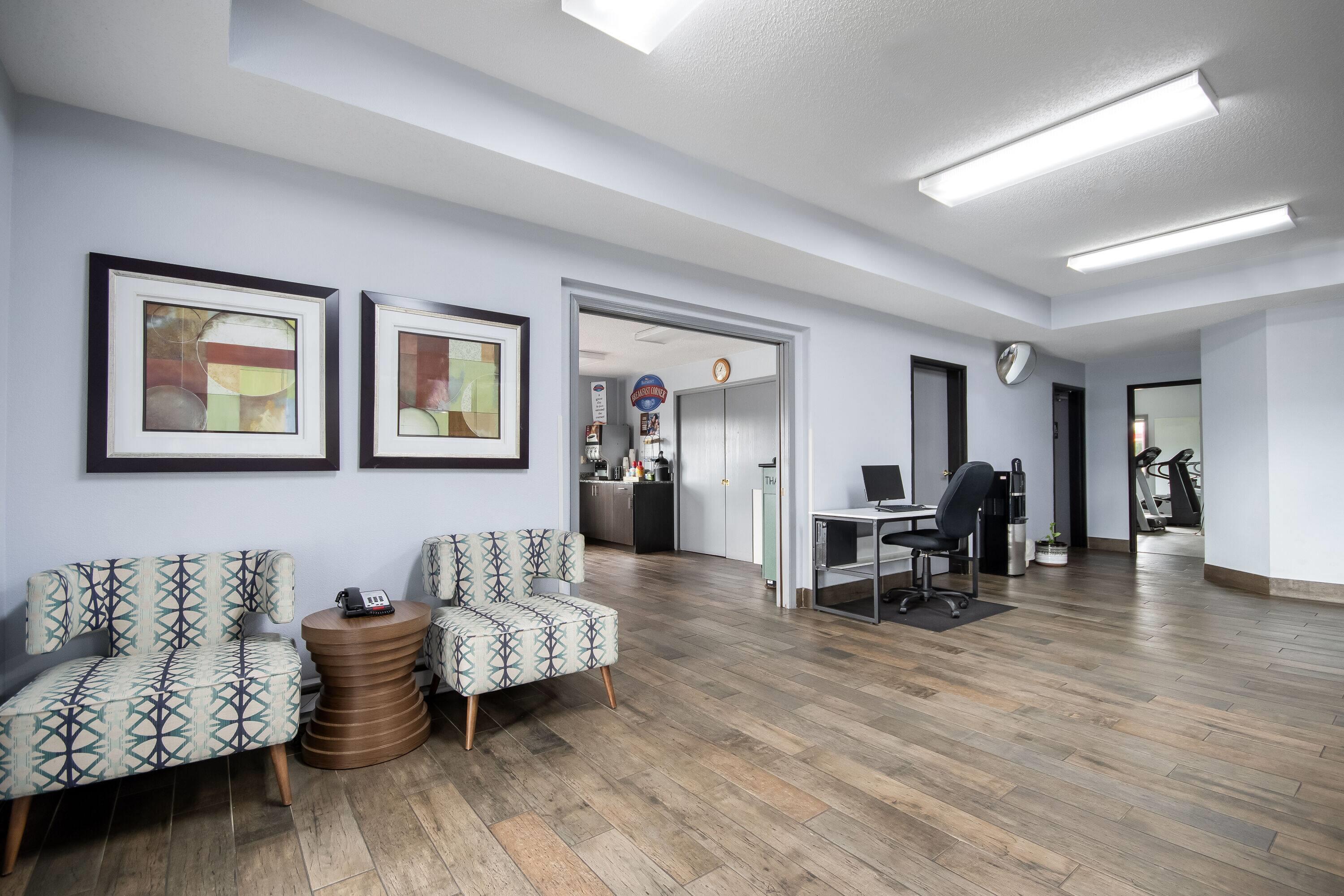 Lobby | Baymont by Wyndham Marinette