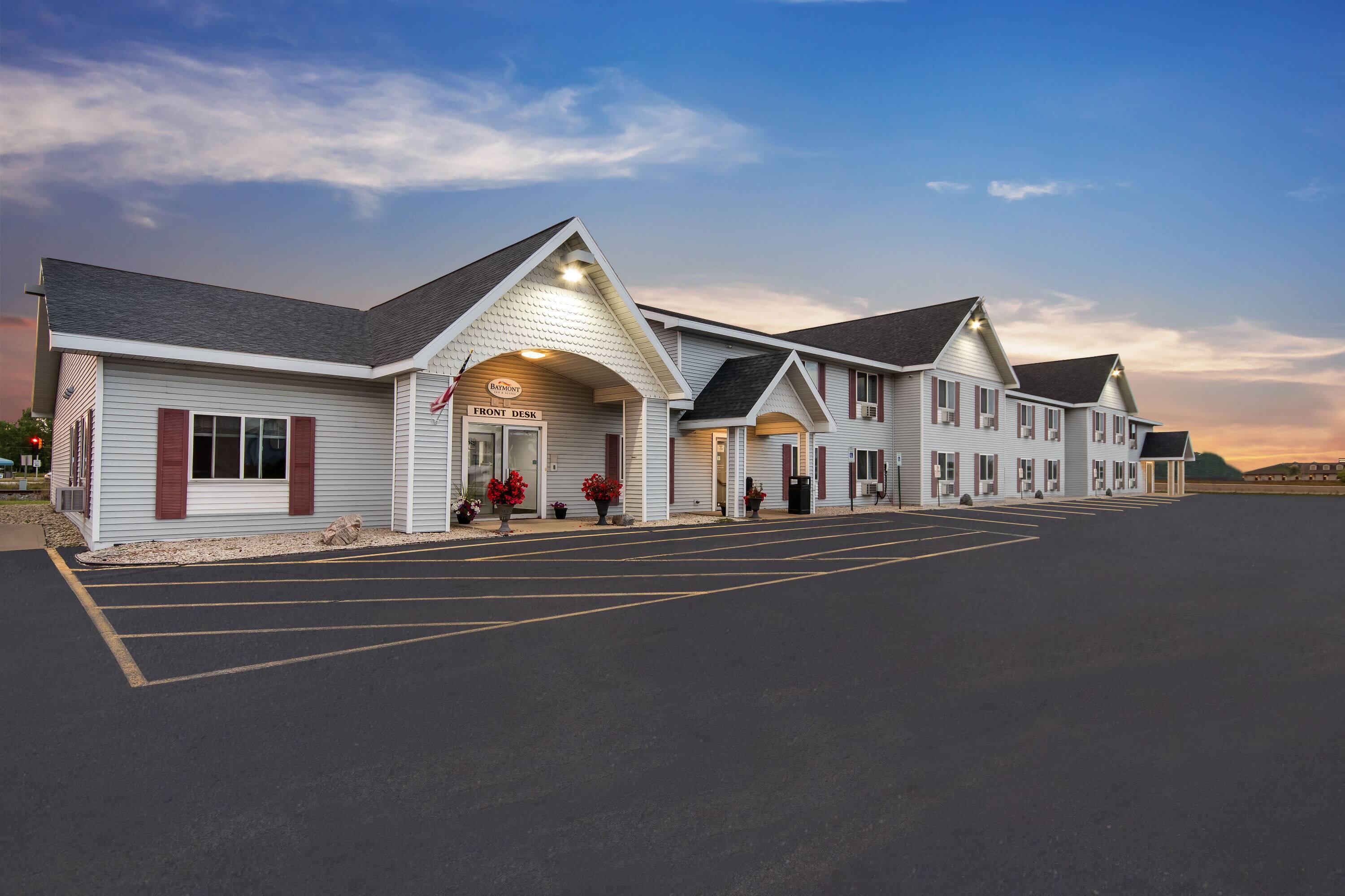 Exterior | Baymont by Wyndham Marinette