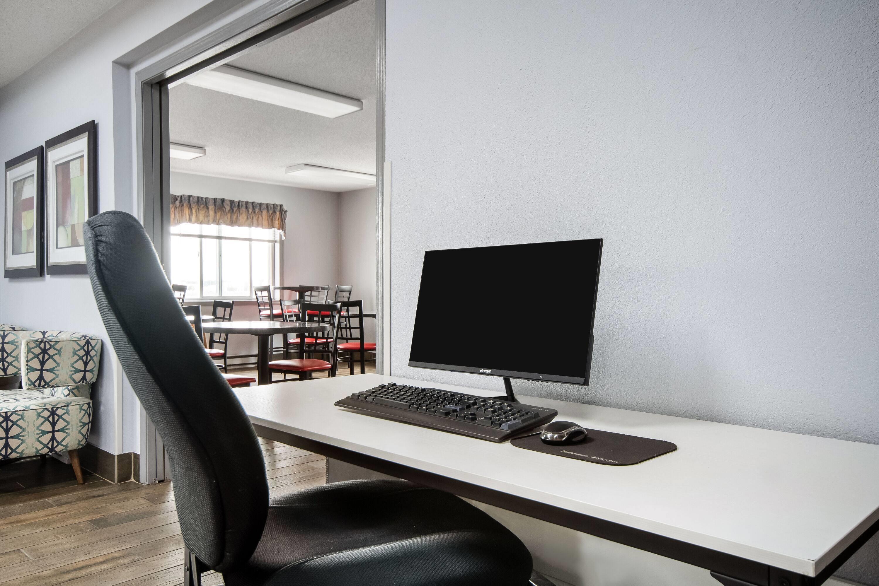 Business Center | Baymont by Wyndham Marinette