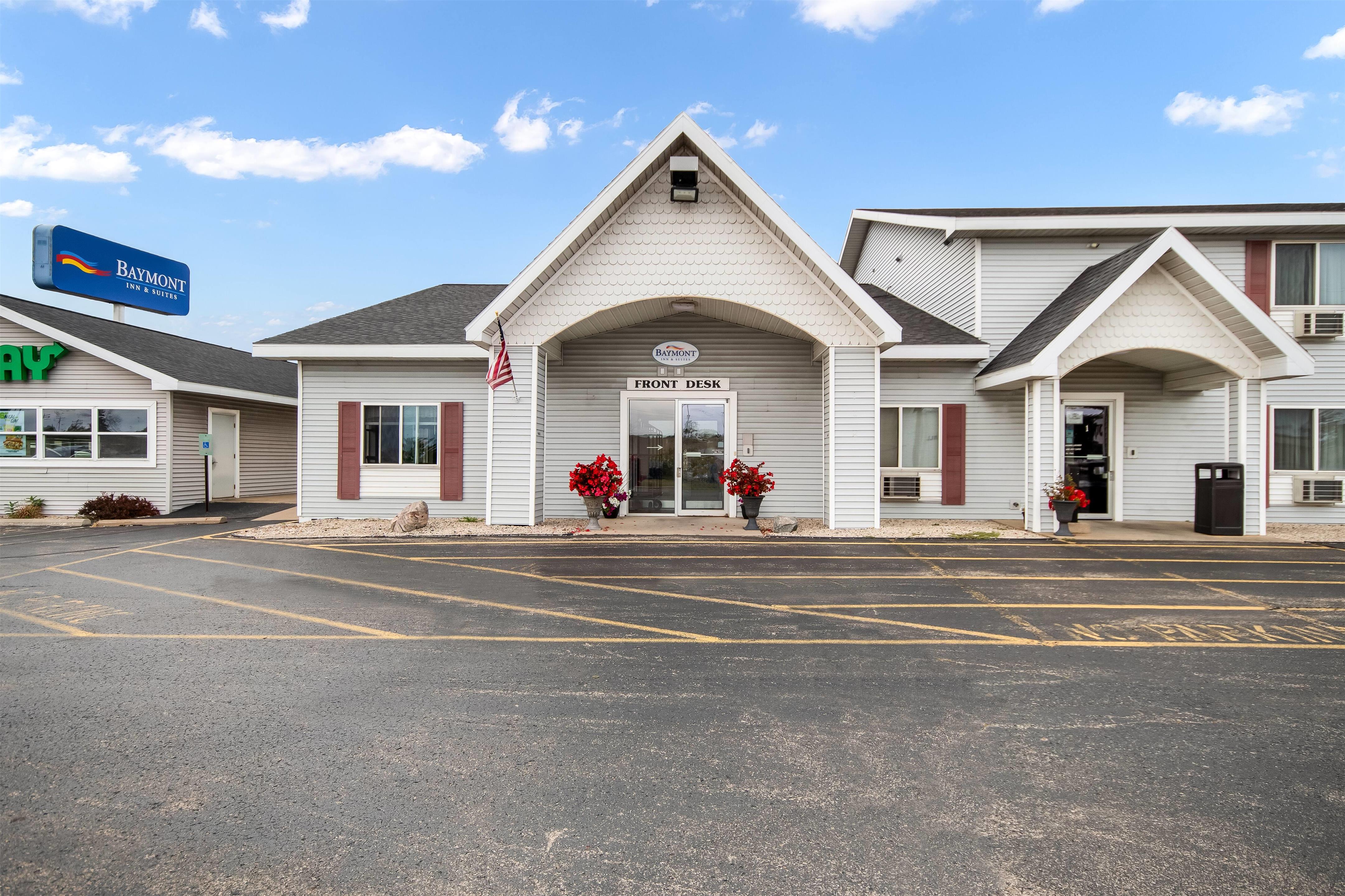 Exterior | Baymont by Wyndham Marinette