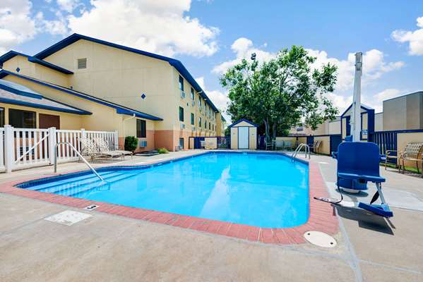 Pool - Super 8 Hotel Hutchinson