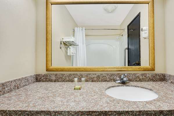  - Super 8 Hotel Hutchinson