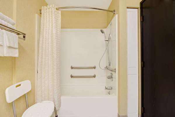  - Super 8 Hotel Hutchinson