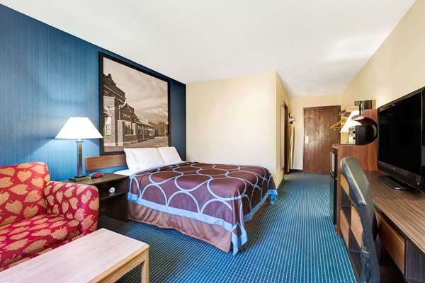 - Super 8 Hotel Hutchinson