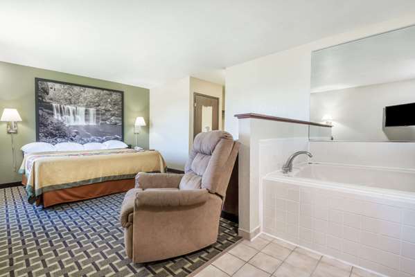 Suite - Super 8 Hotel Madison