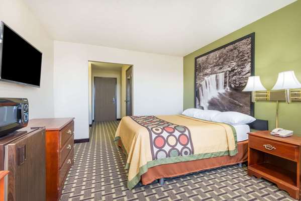  - Super 8 Hotel Madison
