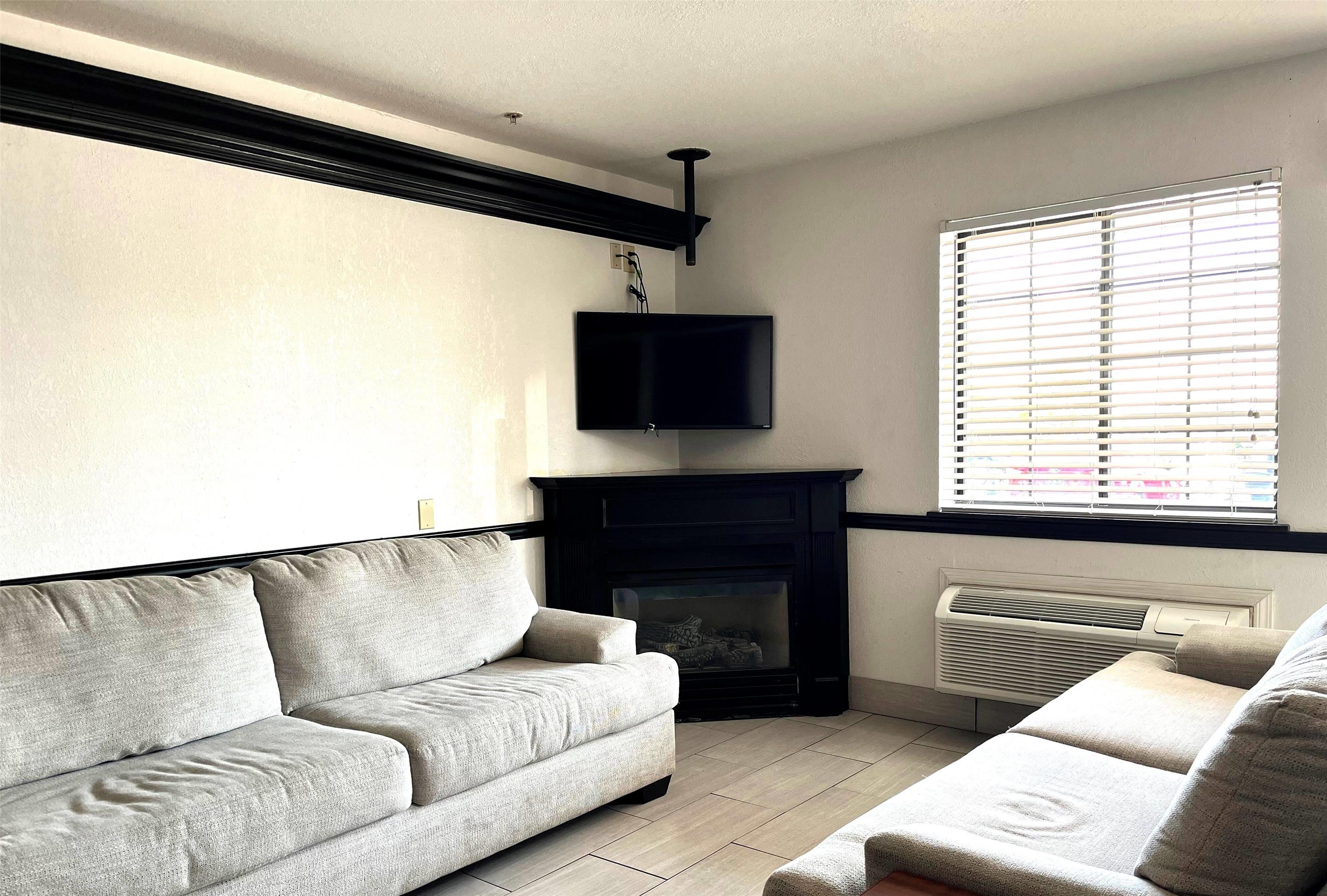 Lobby | Super 8 by Wyndham Madison/Hanover Area