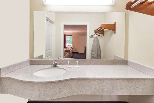  - Super 8 Motel Convention Center Area Dalton - I-75, Exit 333