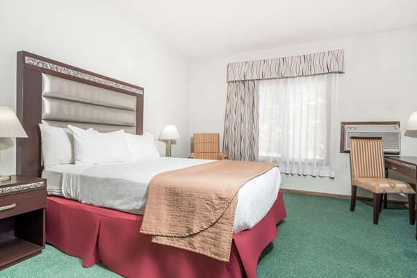  - Days Inn Hutchinson