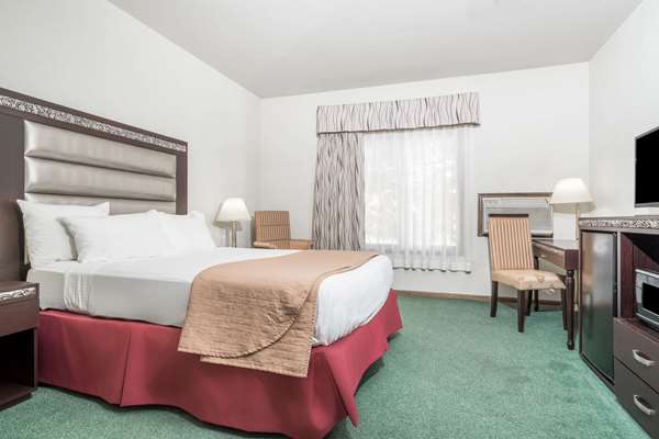 Suite - Days Inn Hutchinson