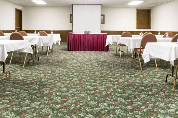  - Days Inn Hutchinson