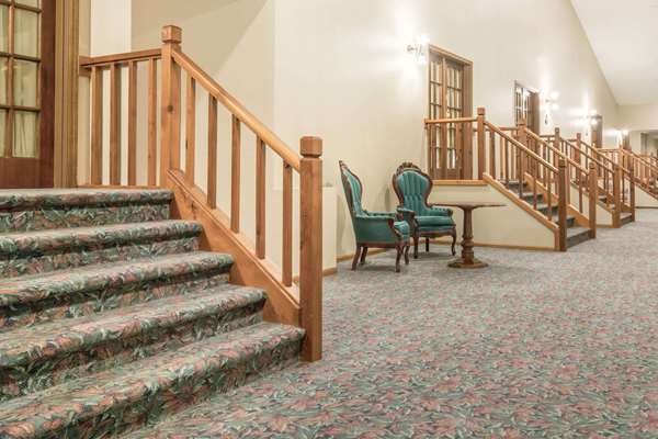  - Days Inn Hutchinson