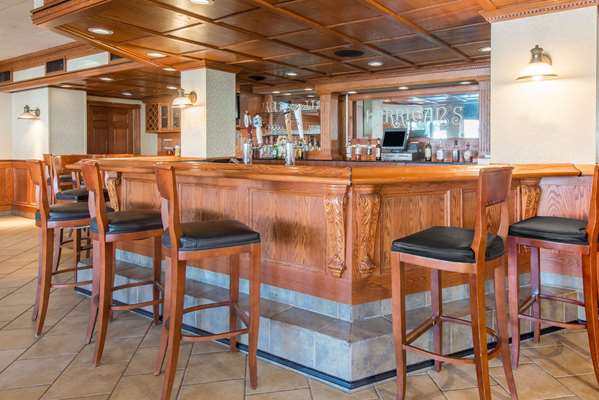 Restaurant - Ramada Hotel Downtown Cumberland